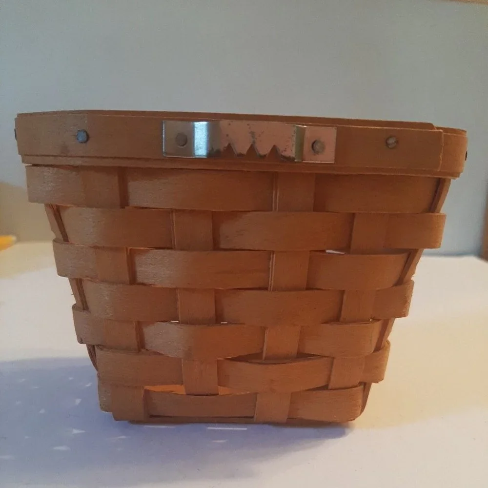 Longaberger Small Wall Pocket Basket 1999? Handwoven 3.5 Inches tall